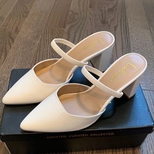 Lulus Maryna off white pointed toe shoes size 9 - Brand new new worn
